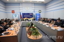 Власть и бизнес встретились за круглым столом чтобы обсудить актуальные проблемы предпринимательства Власть и бизнес встретились за круглым столом чтобы обсудить актуальные проблемы предпринимательства