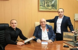 Представитель Ассоциации организаций предпринимательства Республики Башкортостан награжден орденом Фонда регионального развития «Перспектива» - «Золотой фонд регионов» Представитель Ассоциации организаций предпринимательства Республики Башкортостан награжден орденом Фонда регионального развития «Перспектива» - «Золотой фонд регионов»